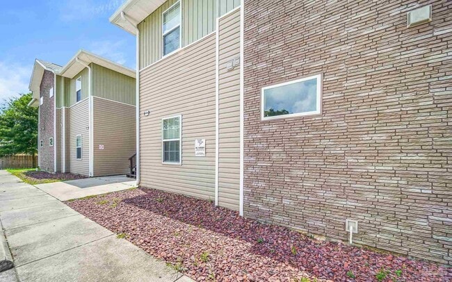 7071 Lake Joanne Dr in Pensacola, FL - Building Photo - Building Photo