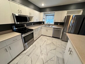 2400 S Sherman Ave in Sioux Falls, SD - Foto de edificio - Building Photo