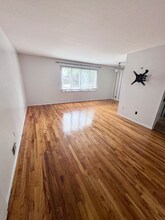 285 Albourne Ave in Staten Island, NY - Foto de edificio - Building Photo