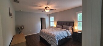 910 Fallbrooke Ave in Deltona, FL - Building Photo