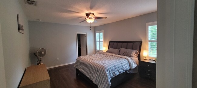 property at 910 Fallbrooke Ave