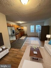 2024 Bonaffon St in Philadelphia, PA - Foto de edificio - Building Photo