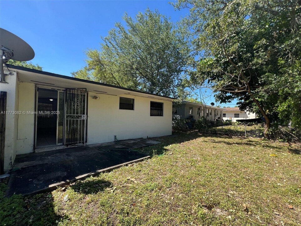 3797 NW 164th St, Unit 3797 in Miami Gardens, FL - Building Photo