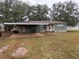 9925 Muskrat Rd in Gilmer, TX - Building Photo