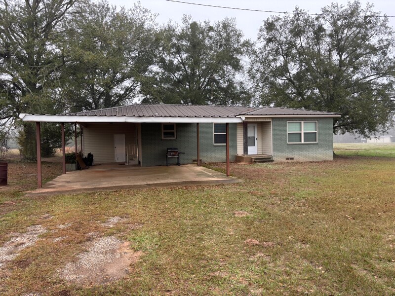9925 Muskrat Rd in Gilmer, TX - Building Photo