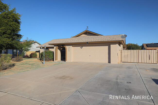 8520 W Diana Ave in Peoria, AZ - Building Photo - Building Photo