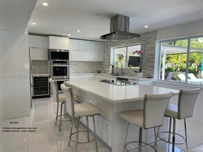 15551 SW 155th Ave in Miami, FL - Building Photo - Building Photo