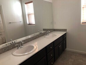 2360 Rio Grande Dr in Tracy, CA - Building Photo - Building Photo