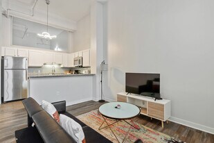 125 W Market St in Indianapolis, IN - Building Photo