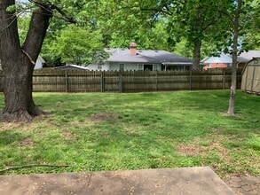 2447 S Fremont Ave in Springfield, MO - Building Photo - Building Photo
