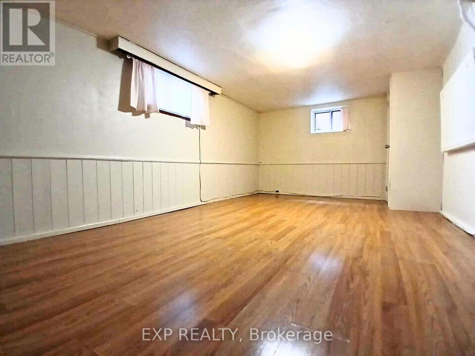 310 Westwood Ave in Toronto, ON - Building Photo