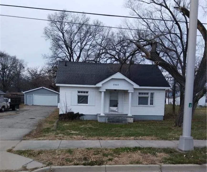 2245 Valley Pike in Dayton, OH - Building Photo