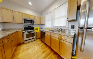 105 2nd St, Unit PH11 in Cambridge, MA - Building Photo