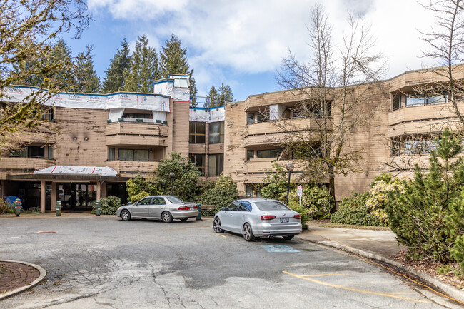 Silverlynn Apartments in North Vancouver, BC - Building Photo - Building Photo