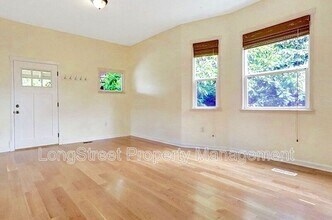 2624 NE Sumner St in Portland, OR - Building Photo - Building Photo
