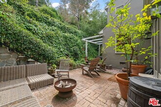 5630 Spreading Oak Dr in Los Angeles, CA - Building Photo - Building Photo