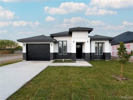 16 Tower Oak Dr in Alamo, TX - Building Photo