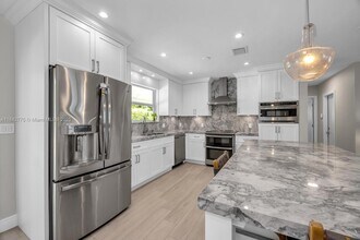 8100 SW 107th St in Miami, FL - Building Photo - Building Photo