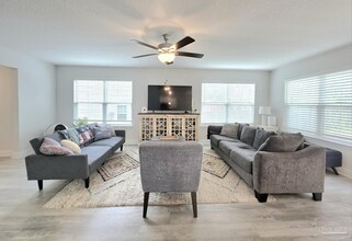 380 Hilburn Ln in Pensacola, FL - Building Photo - Building Photo