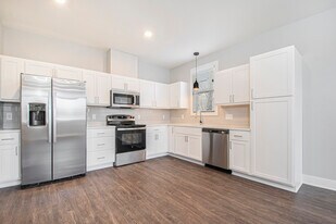 Ada Flats in Ada, MI - Building Photo