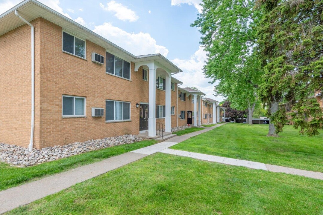 Creek Hill Apartment Homes in Webster, NY - Building Photo