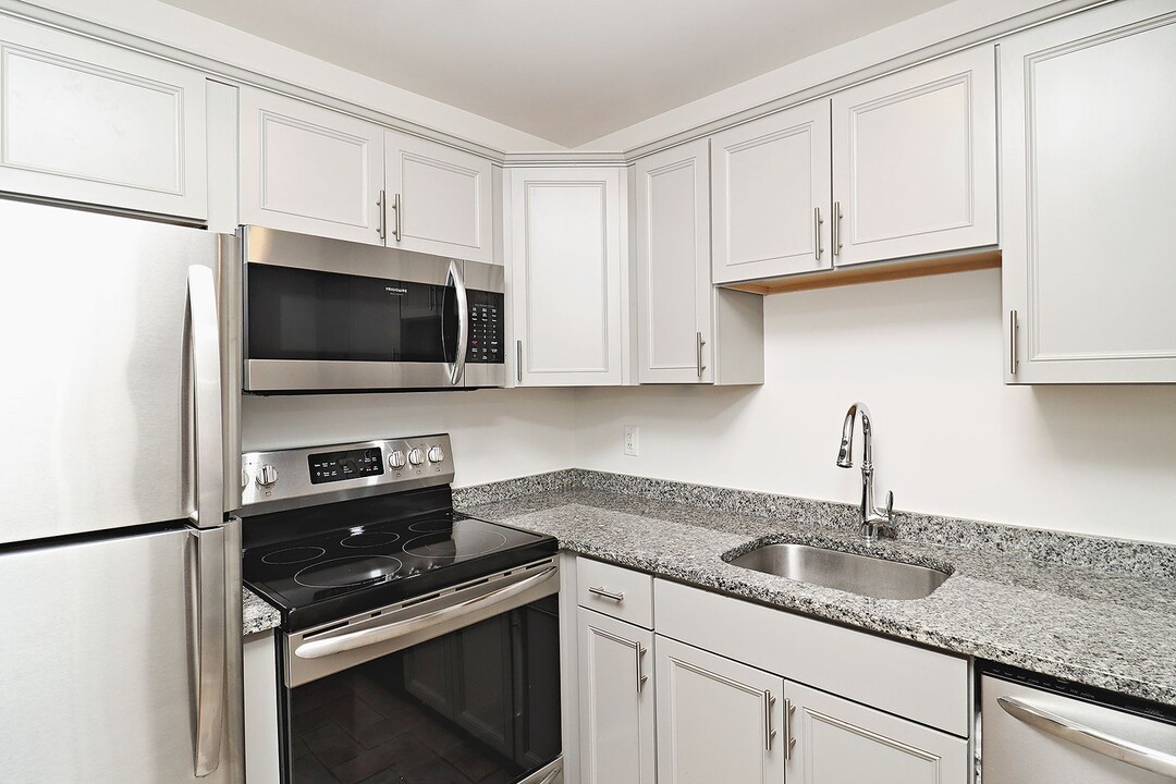 217 Stribling Ave in Charlottesville, VA - Building Photo