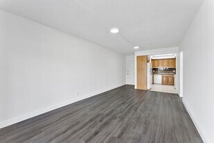 510 Lake Shore Dr in West Palm Beach, FL - Building Photo