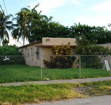 1345 NE 110th St in Miami, FL - Building Photo