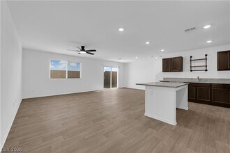 6020 Swift Lariat St in Las Vegas, NV - Foto de edificio - Building Photo