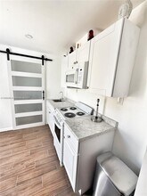 7031 SW 27th St in Miramar, FL - Building Photo - Building Photo