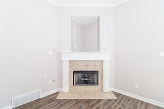 10088 Cross Valley Dr in Cordova, TN - Foto de edificio - Building Photo