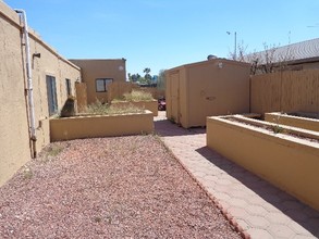 3212 N Romero Rd in Tucson, AZ - Foto de edificio - Building Photo