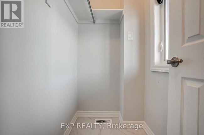 547 Arosa Wy in Ottawa, ON - Building Photo - Building Photo