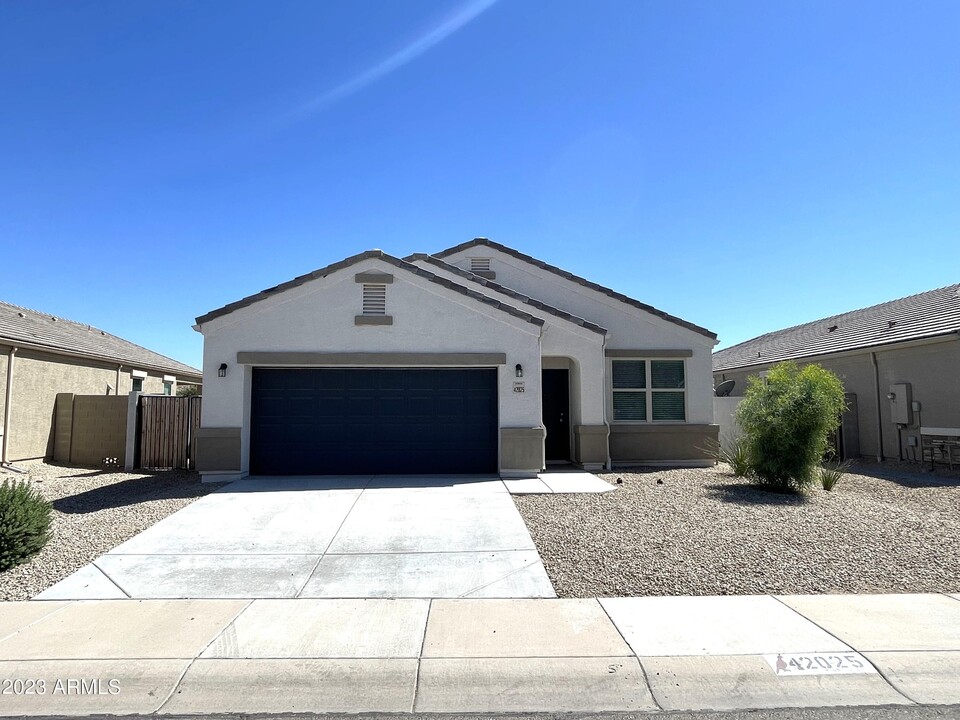 42025 W Manderas Ln in Maricopa, AZ - Building Photo