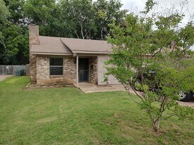 902 Meadowbrook Dr in Grapevine, TX - Building Photo