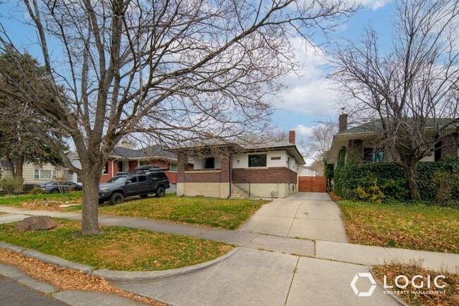 property at 2347 S Green St