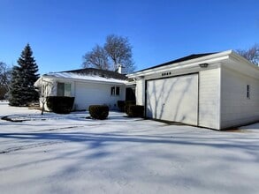 2946 Knollwood Ln in Glenview, IL - Building Photo - Building Photo