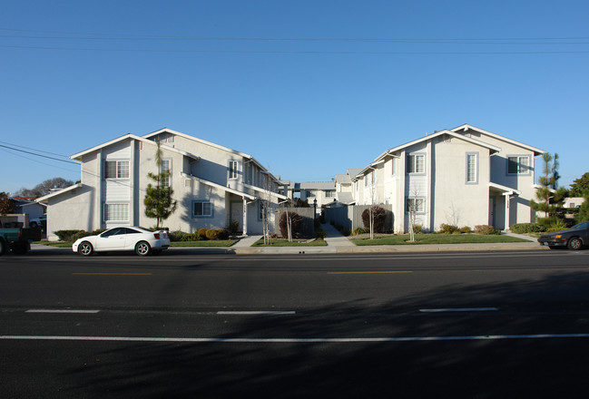 Signorelli Apartments in Lompoc, CA - Foto de edificio - Building Photo