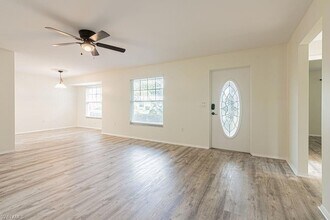 62 Lanai Cir in Naples, FL - Building Photo - Building Photo