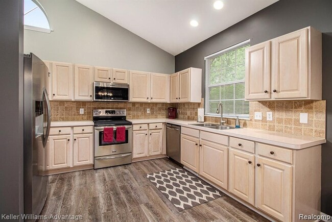 130 Lakeshore Pointe Dr in Howell, MI - Building Photo - Building Photo