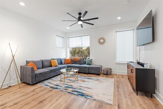 1417 Kramer Ln in Austin, TX - Building Photo - Building Photo