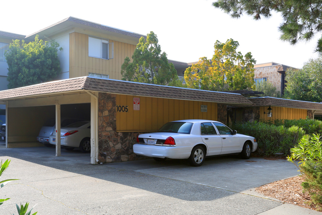 1005 S Eliseo Dr in Greenbrae, CA - Building Photo