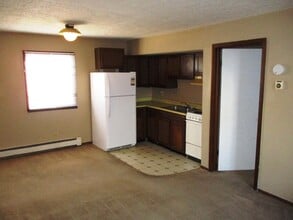 711 S Towanda Ave in Normal, IL - Foto de edificio - Building Photo