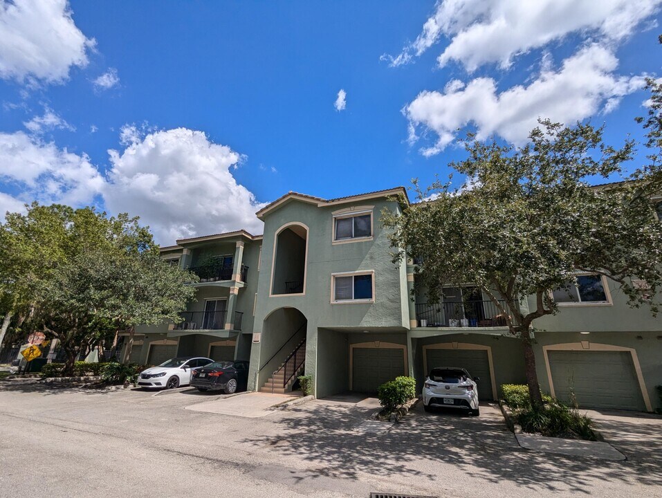 360 Crestwood Cir in Royal Palm Beach, FL - Building Photo