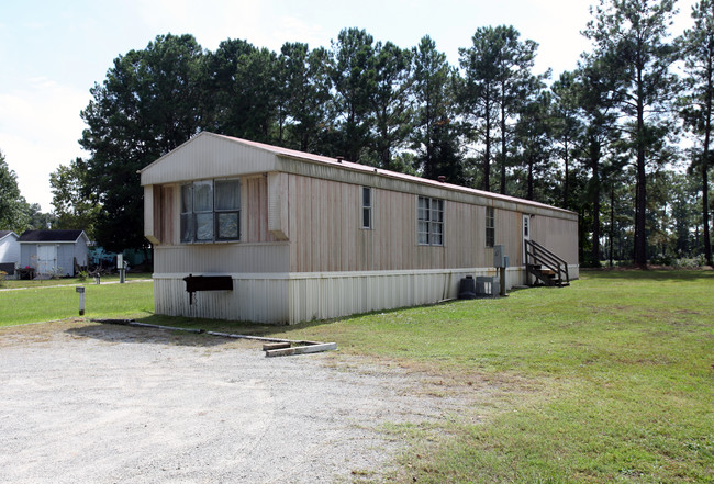 Hidden Lake Mobile Home Park in Wilmington, NC - Building Photo - Building Photo