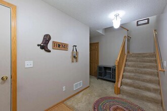 6893 Pine Crest Trail S in Cottage Grove, MN - Building Photo - Building Photo