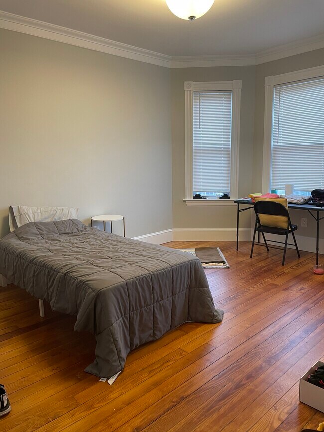 267 E Cottage St, Unit 2 in Boston, MA - Building Photo - Building Photo