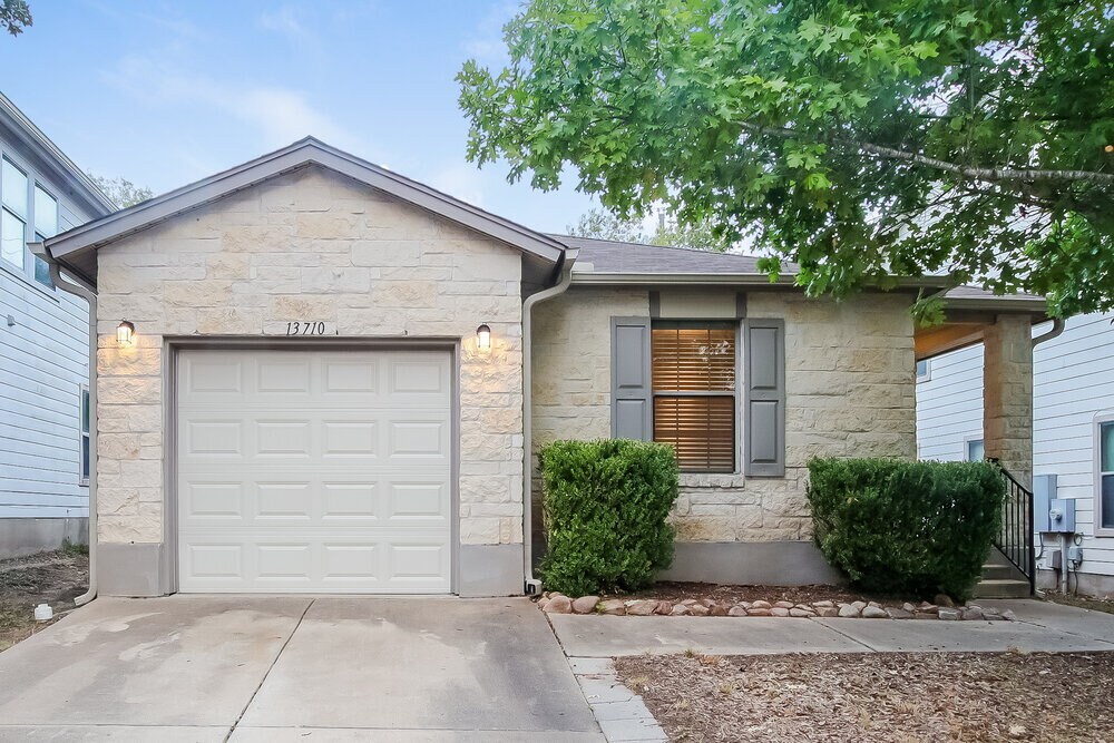 13710 Merseyside Dr in Pflugerville, TX - Building Photo