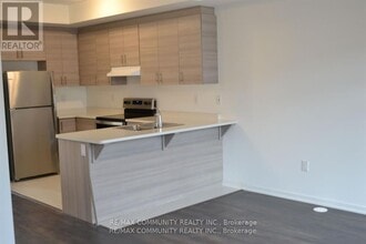 811 Stanstead Path in Oshawa, ON - Building Photo - Building Photo