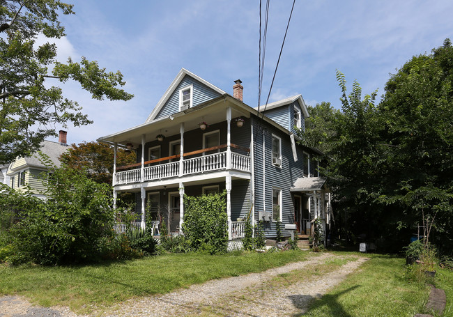 160 Hoffman St in Torrington, CT - Building Photo - Building Photo